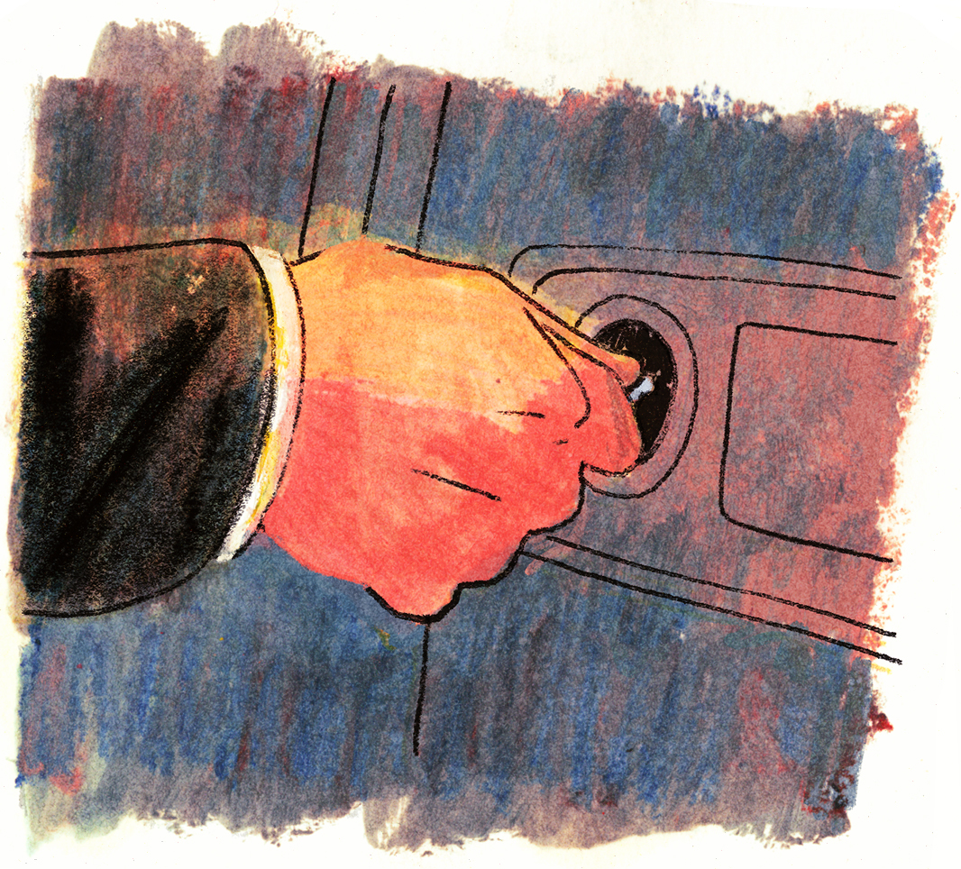 Gros plan sur Joseph-Armand qui démarre l'engin avec la clé.