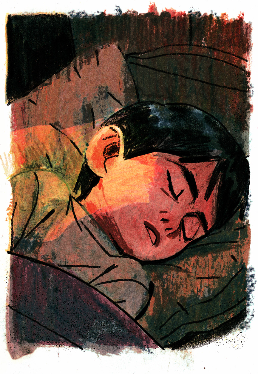 Le plus jeune des fils est couché, les sourcils froncés de douleurs, les yeux clos.